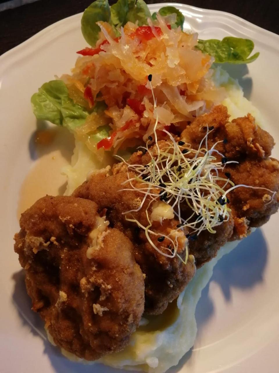 Penzion A Restauracia Hanisberg Krupina المظهر الخارجي الصورة