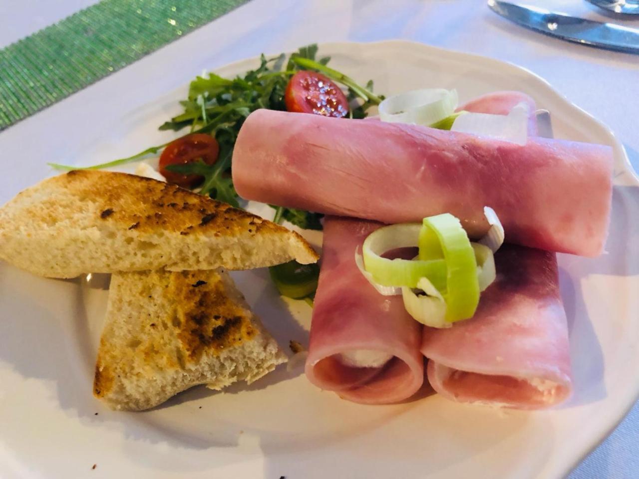 Penzion A Restauracia Hanisberg Krupina المظهر الخارجي الصورة
